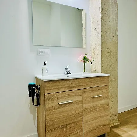 Ori B & Spacious Flat Close To The Center Apartamento