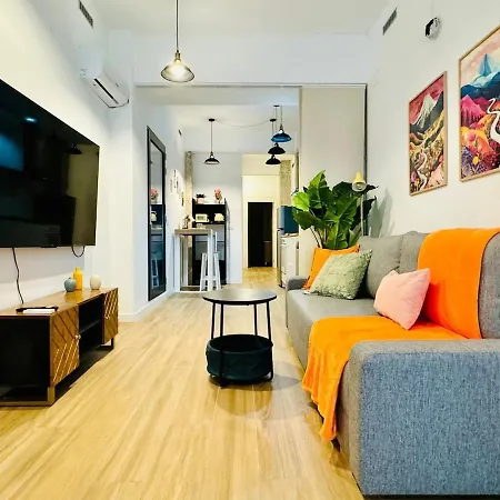 Ori B & Spacious Flat Close To The Center