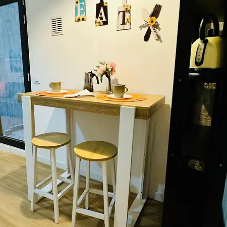 Ori B & Spacious Flat Close To The Center Apartment