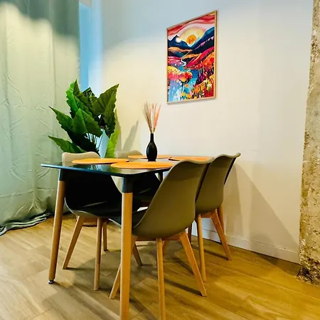 Ori B & Spacious Flat Close To The Center *