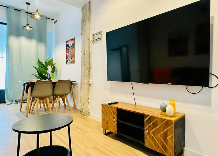 Ori B & Spacious Flat Close To The Center Appartamento *