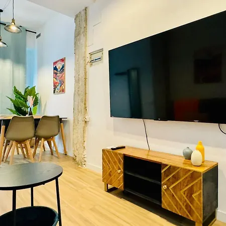 Ori B & Spacious Flat Close To The Center Apartmán *