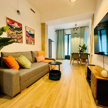 Ori B & Spacious Flat Close To The Center Апартаменты